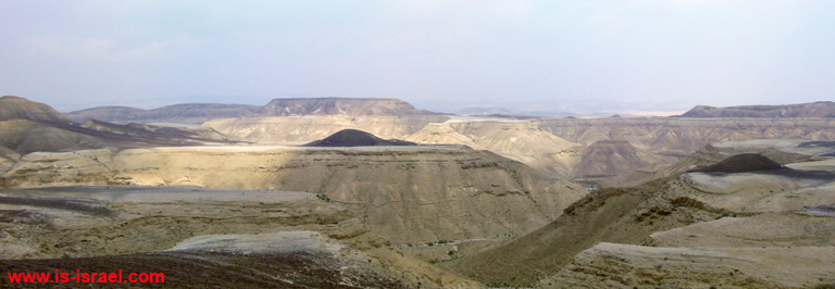 Вид на маале Азгад и заповедник Иудейская пустыня