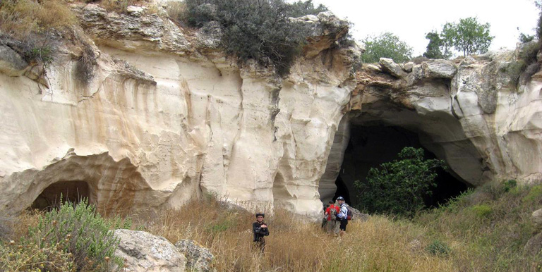 Вход в пещеры Лузит